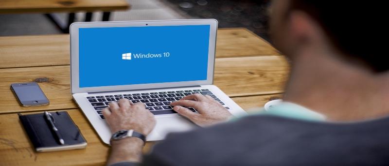 Disattiva la funzionalità per regolare automaticamente la luminosità dello schermo in Windows 10