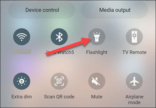 Come regolare la luminosità del flash su telefoni Android e iPhone