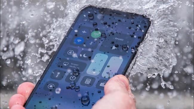 哪一款 iPhone 防水，防水程度如何？