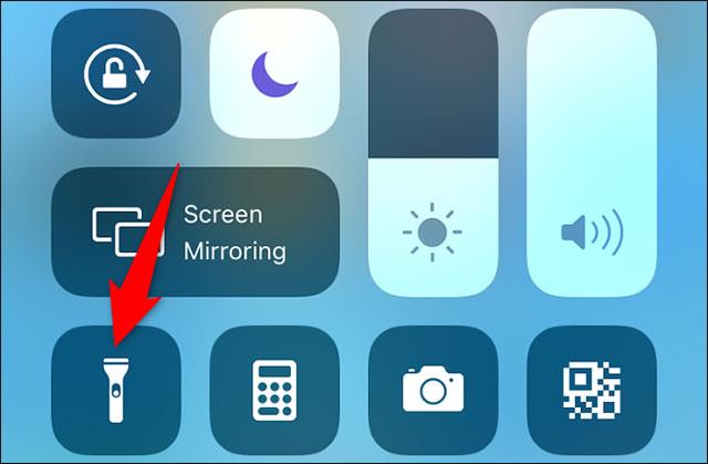 Come regolare la luminosità del flash su telefoni Android e iPhone