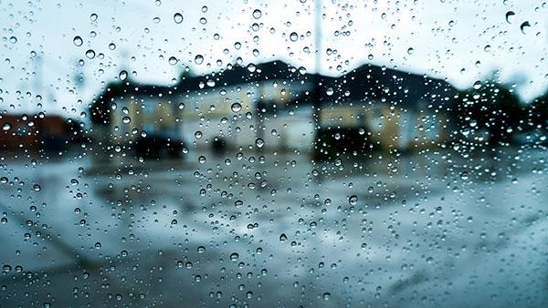 悲しいあなたのためのフルHD雨壁紙