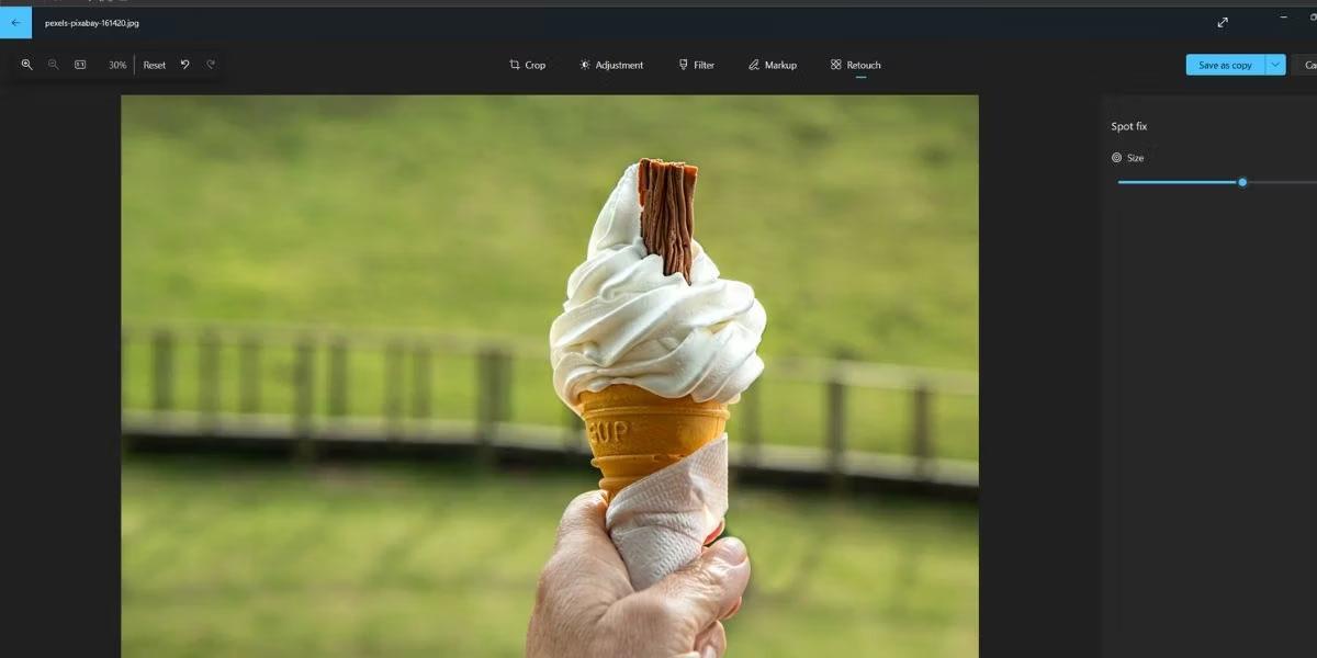 Come utilizzare le funzionalità Presentazione e Correzione spot nell'app Foto su Windows 11