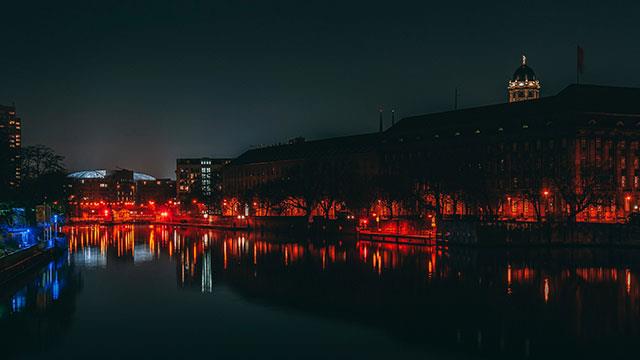 Collection de beaux fonds d'écran de villes nocturnes pour ordinateurs