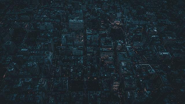 Raccolta di bellissimi sfondi di città notturne per computer