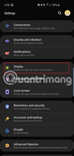 Comment masquer la caméra perforée sur la série Samsung Galaxy S10