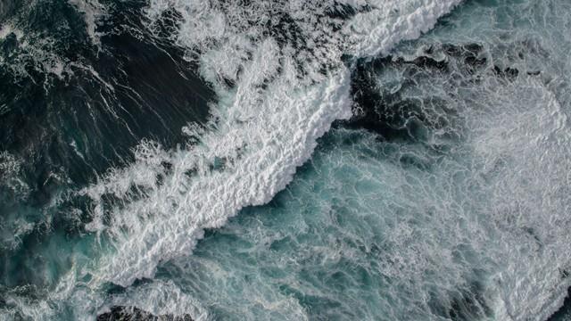 Téléchargez dès maintenant un ensemble de fonds d'écran sur le thème de la mer pour votre bureau.