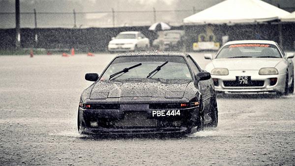 悲しいあなたのためのフルHD雨壁紙